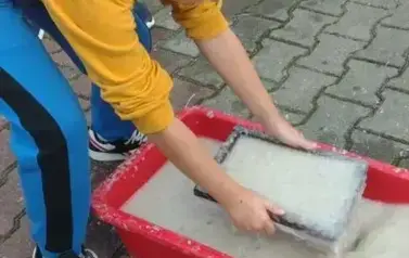 Warsztaty czerpania papieru  6