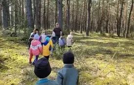 Wizyta przedszkolak&oacute;w do Nadleśnictwa w Dąbr&oacute;wce 1