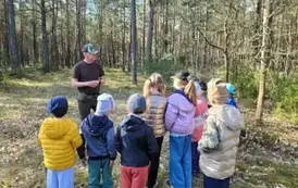 Wizyta przedszkolak&oacute;w do Nadleśnictwa w Dąbr&oacute;wce 7