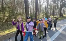 Wizyta przedszkolak&oacute;w do Nadleśnictwa w Dąbr&oacute;wce 8