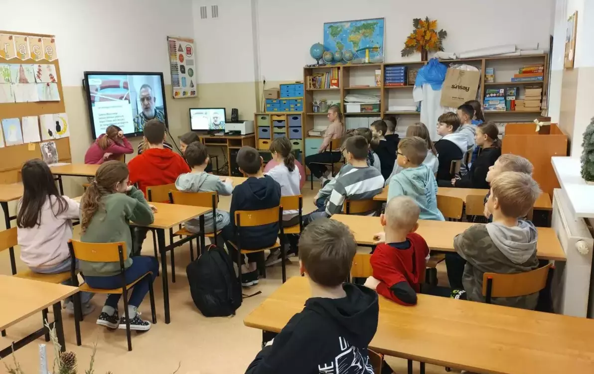 Zdjęcie do Jak bezpiecznie i efektywnie pomgać swoim kolegom i koleżankom?