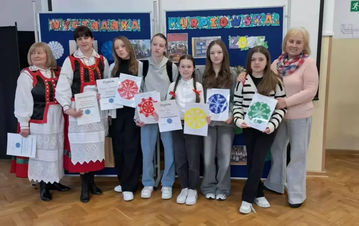Zdjęcie do X edycja Gminnego Konkursu Plastycznego "Wycinanka Kurpiowska"