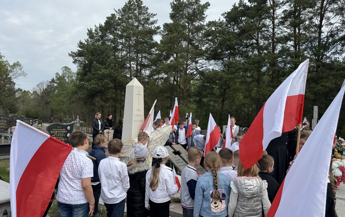 Zdjęcie do Apel z okazji Narodowego Święta 3 Maja