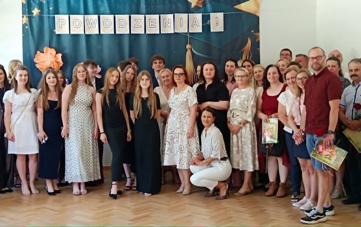 Zdjęcie do Gala Oskar&oacute;w i pożegnanie klasy &oacute;sme